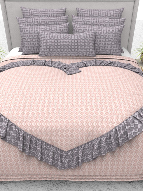 The White Moss Valentine Heart Winter comforter with 2 pillow covers